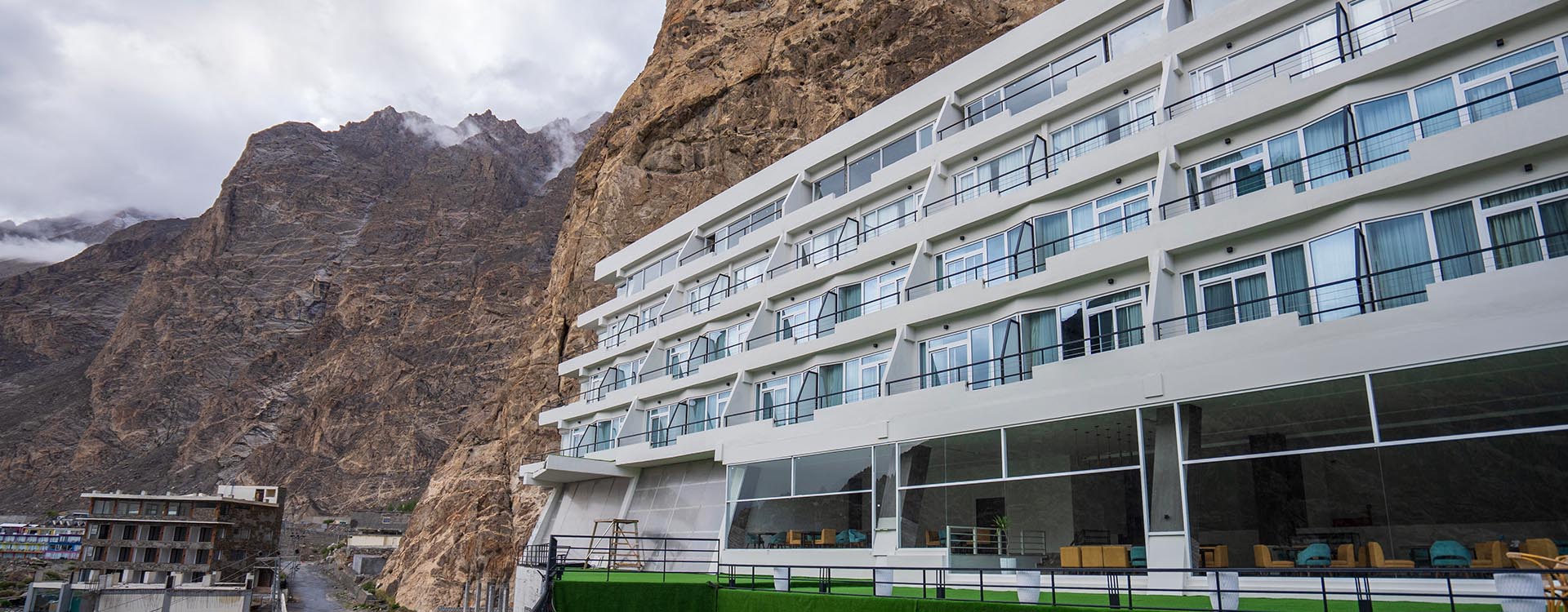 Pearl-Continental Hotel Attabad Lake hero image 2