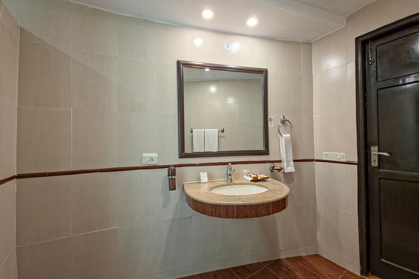 Deluxe Twin Room image 3
