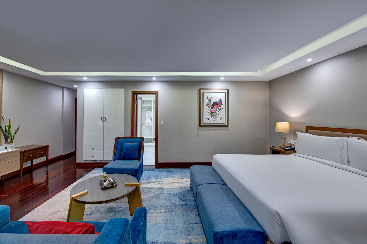 Royal Suite image 2